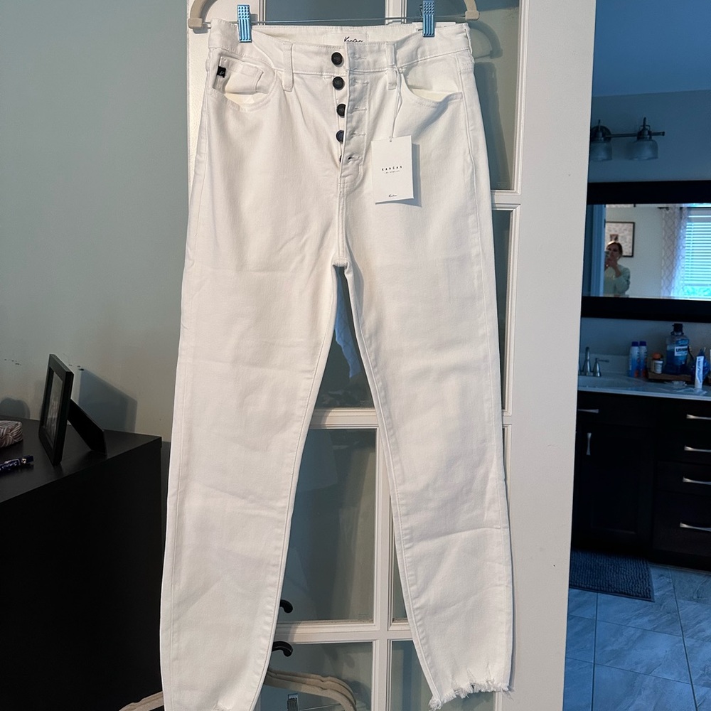 White denim pants